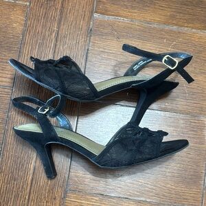 Chic Black Strappy Suede Heels